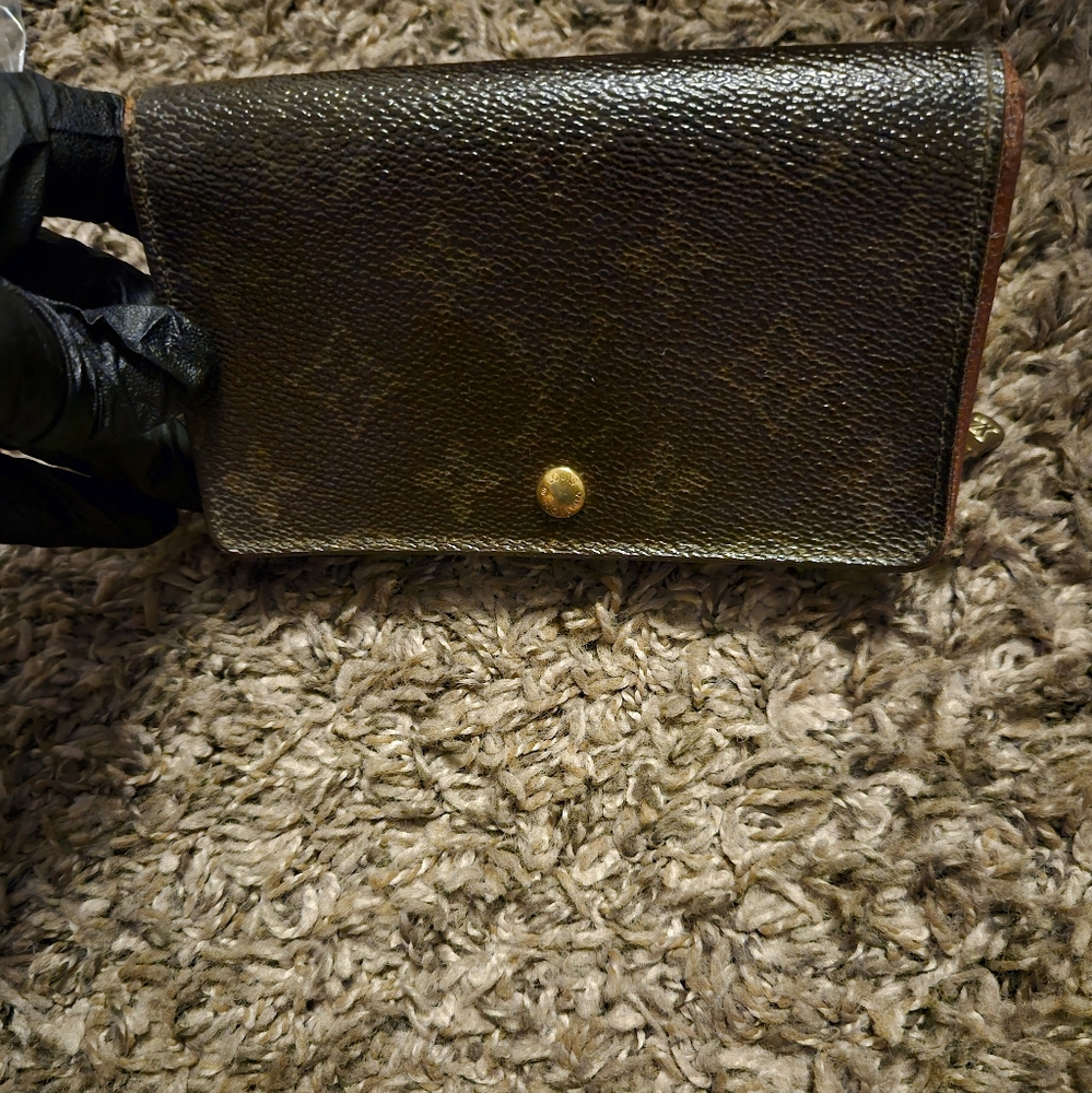 LV SNAP WALLET